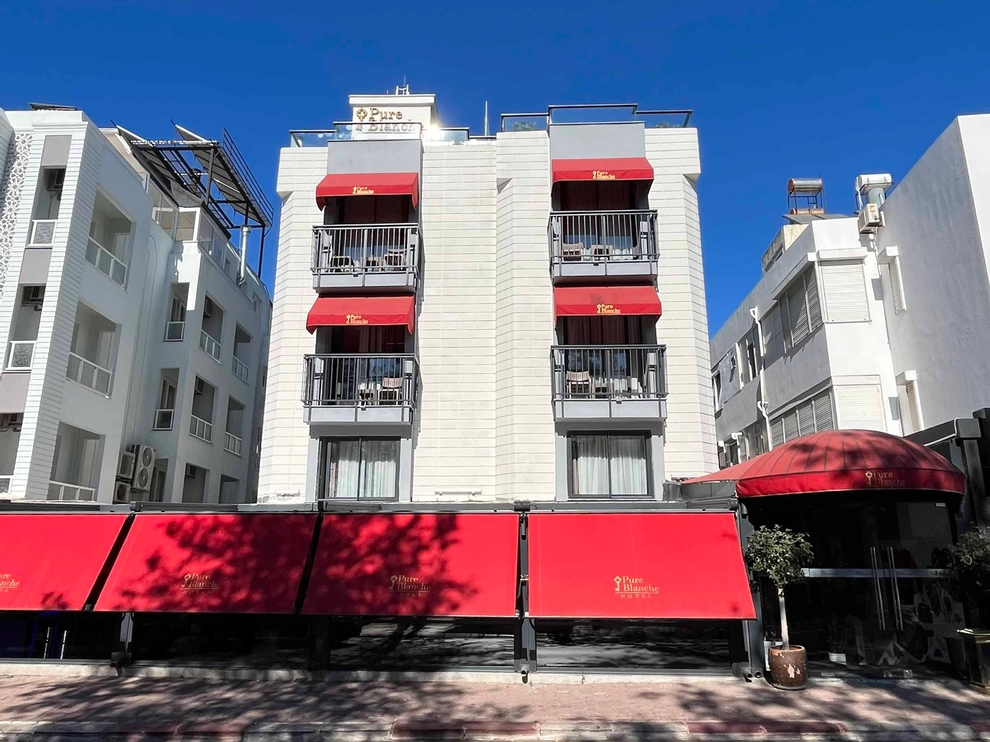 Pure Blanche Hotel