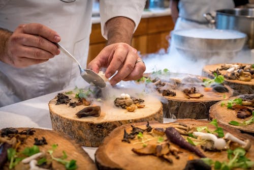 "Yurt Dışında Gastronomi Turu: Dünyanın En İyi Yemekleri Nerede Yenmeli?"